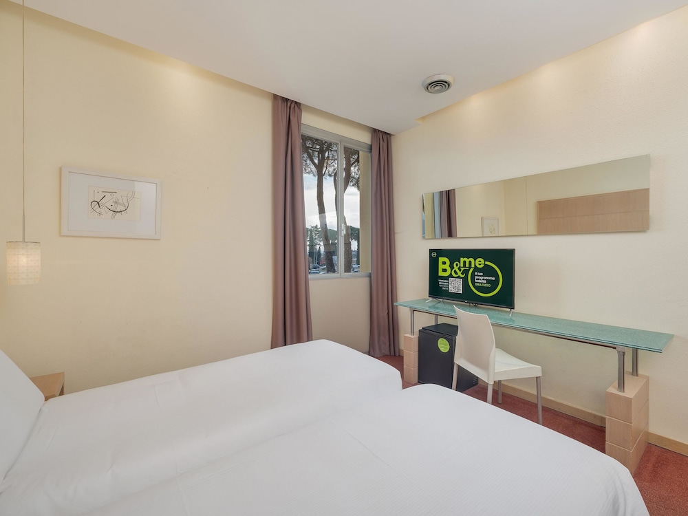B&B HOTEL CALENZANO FIRST — Hotel rooms in Calenzano, Tuscany