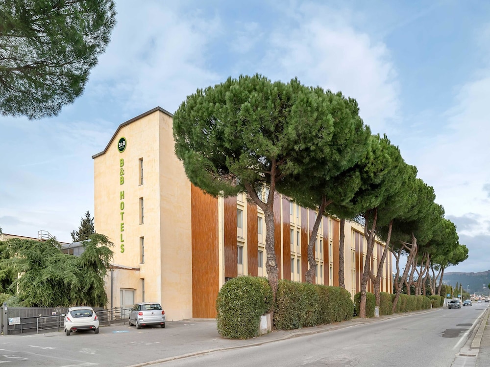B&B HOTEL CALENZANO FIRST — Hotel building in Calenzano, Tuscany