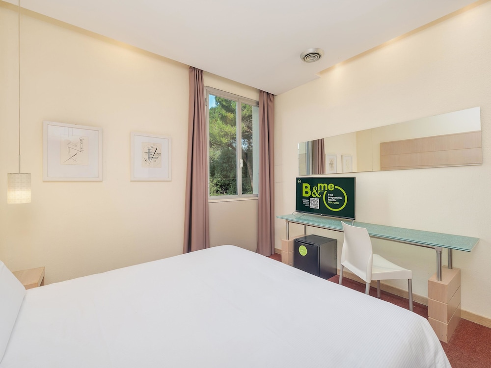 B&B HOTEL CALENZANO FIRST — Hotel rooms in Calenzano, Tuscany