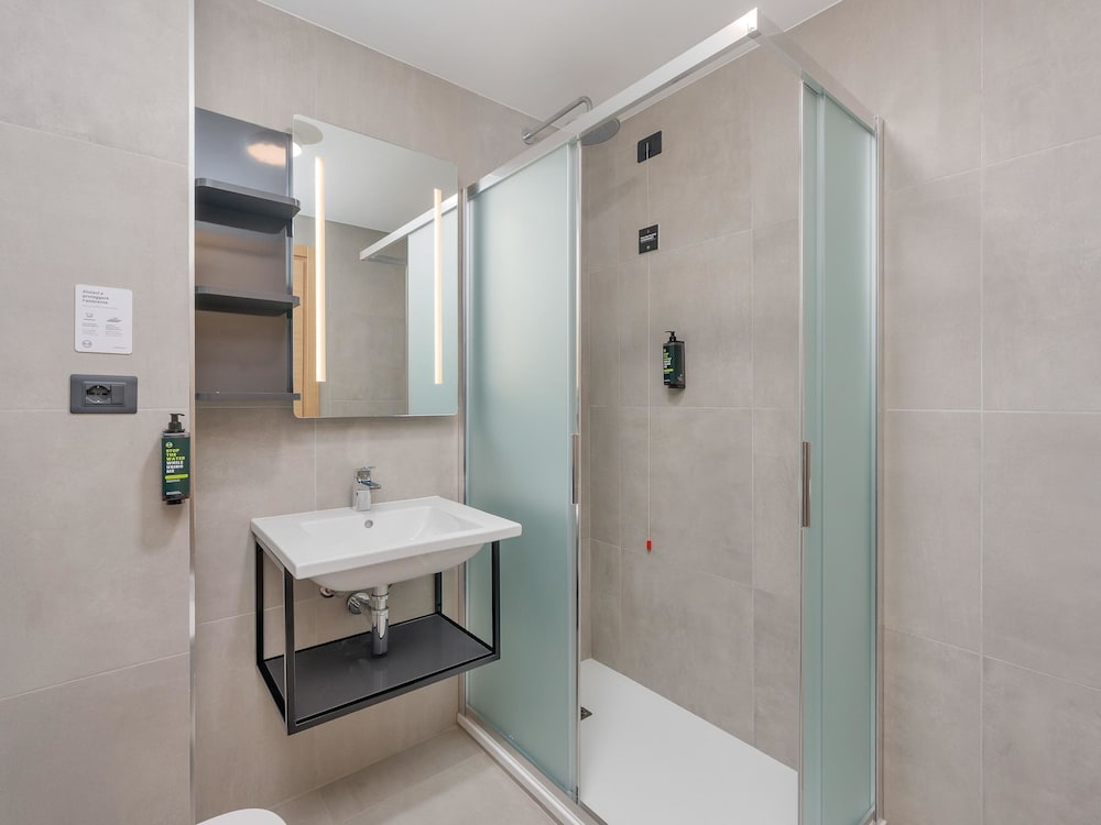 B&B HOTEL CALENZANO FIRST — Hotel rooms in Calenzano, Tuscany
