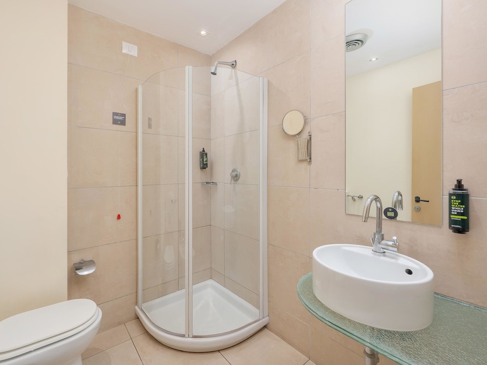 B&B HOTEL CALENZANO FIRST — Hotel rooms in Calenzano, Tuscany