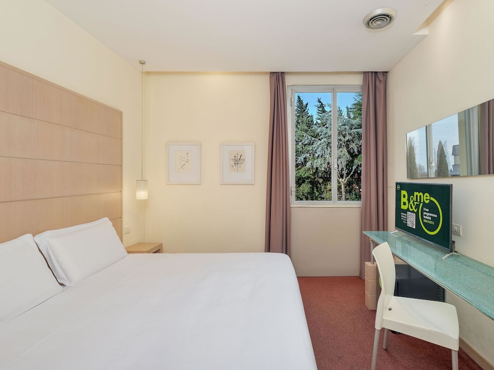 B&B HOTEL CALENZANO FIRST — Hotel rooms in Calenzano, Tuscany
