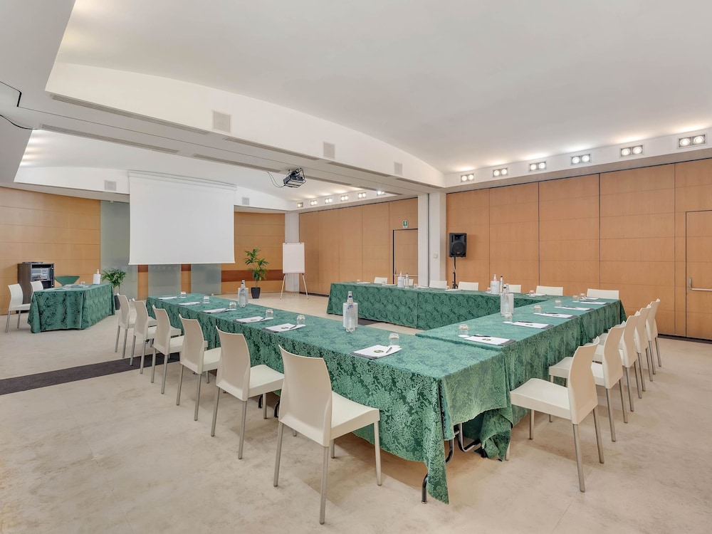 B&B HOTEL CALENZANO FIRST — Hotel building in Calenzano, Tuscany