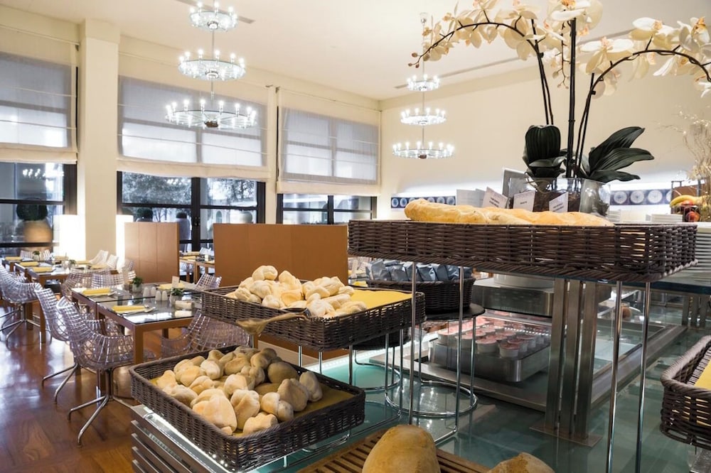 Hilton Garden Inn Florence Novoli — Restaurant & bars in Florence, Tuscany