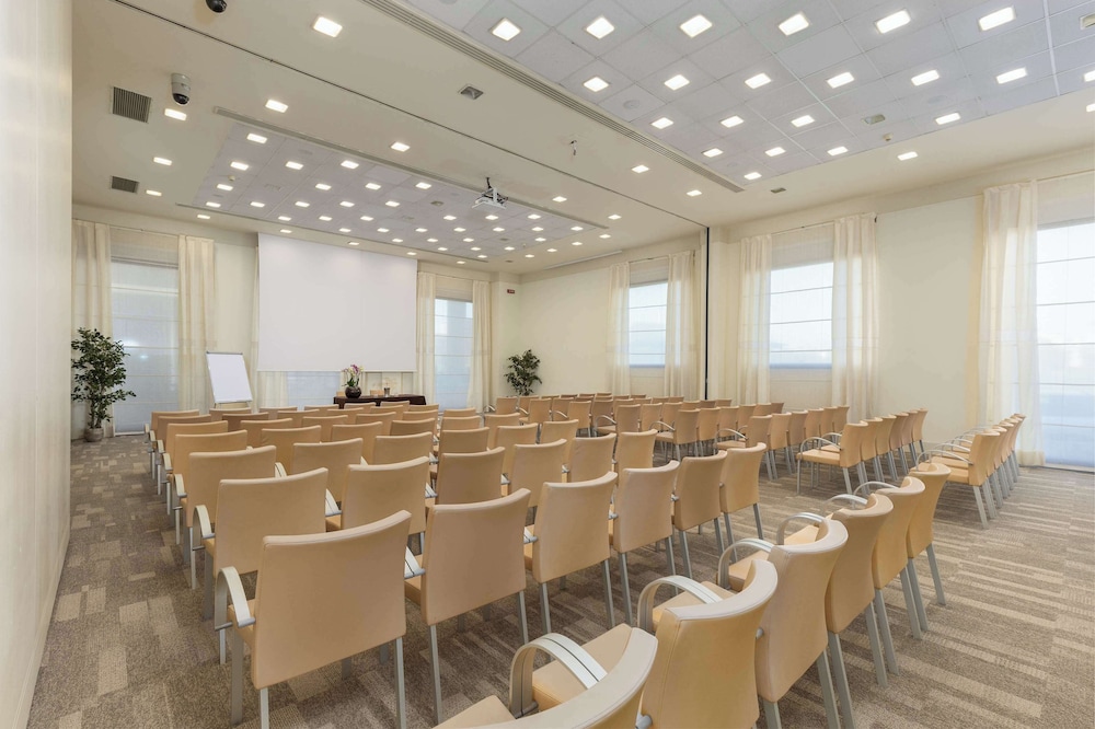 Hilton Garden Inn Florence Novoli — Hotel building in Florence, Tuscany