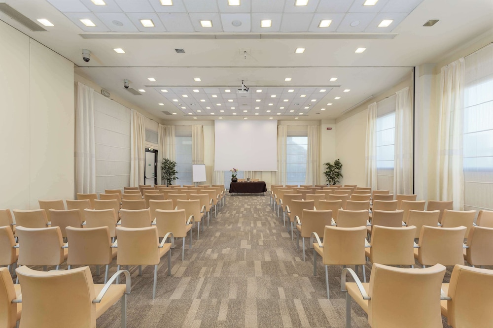 Hilton Garden Inn Florence Novoli — Hotel building in Florence, Tuscany