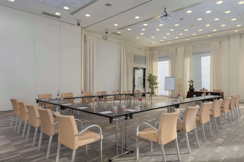 Hilton Garden Inn Florence Novoli — Hotel building in Florence, Tuscany