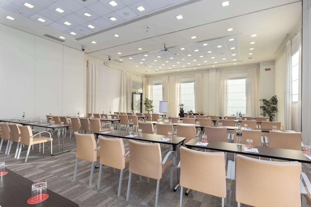 Hilton Garden Inn Florence Novoli — Hotel building in Florence, Tuscany