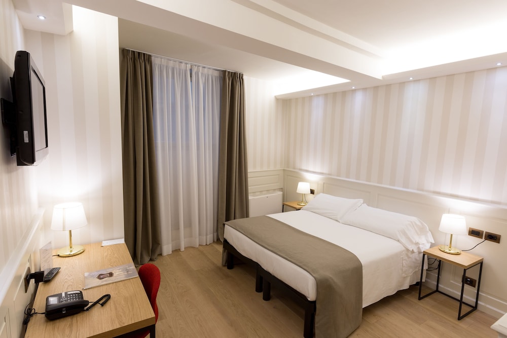 Hotel Silla — Hotel rooms in Florence, Tuscany
