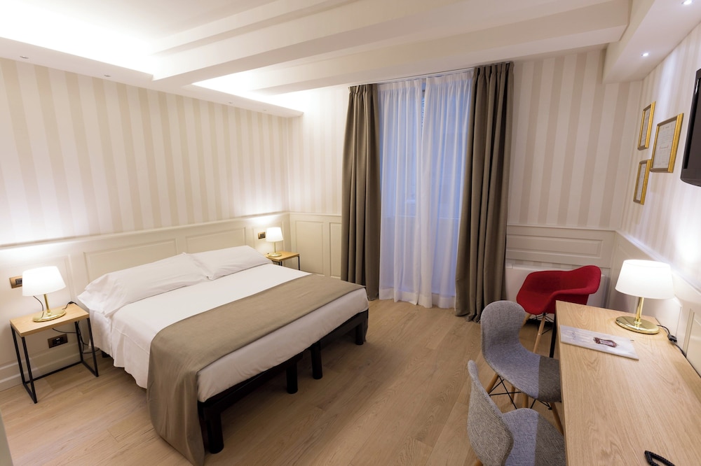 Hotel Silla — Hotel rooms in Florence, Tuscany