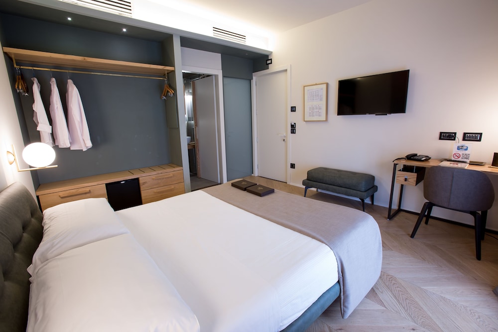 Hotel Silla — Hotel rooms in Florence, Tuscany