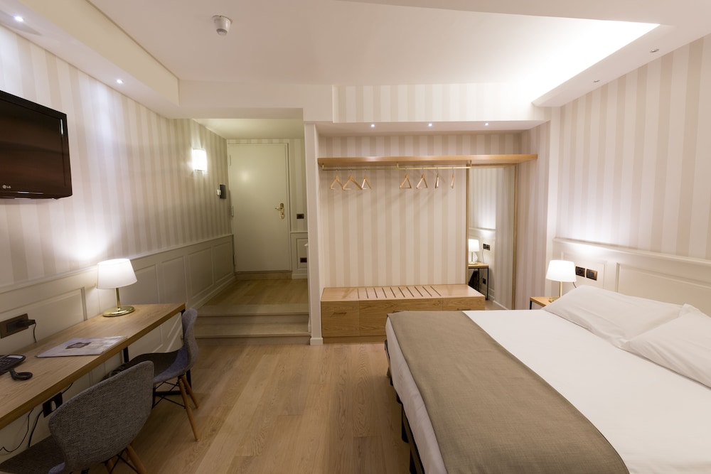 Hotel Silla — Hotel rooms in Florence, Tuscany