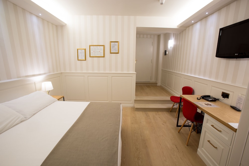 Hotel Silla — Hotel rooms in Florence, Tuscany