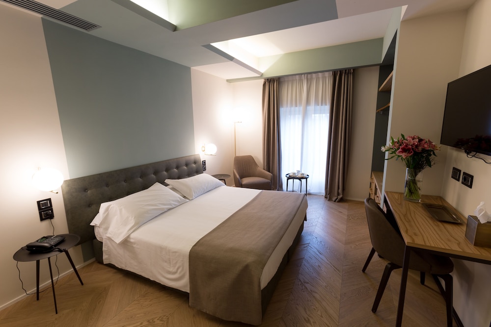 Hotel Silla — Hotel rooms in Florence, Tuscany