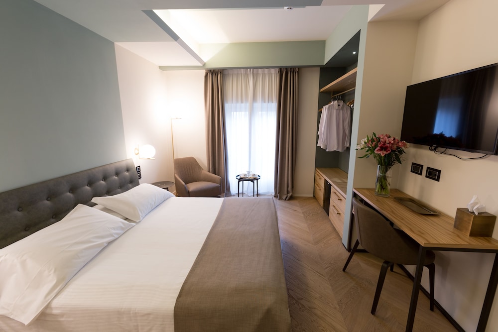 Hotel Silla — Hotel rooms in Florence, Tuscany
