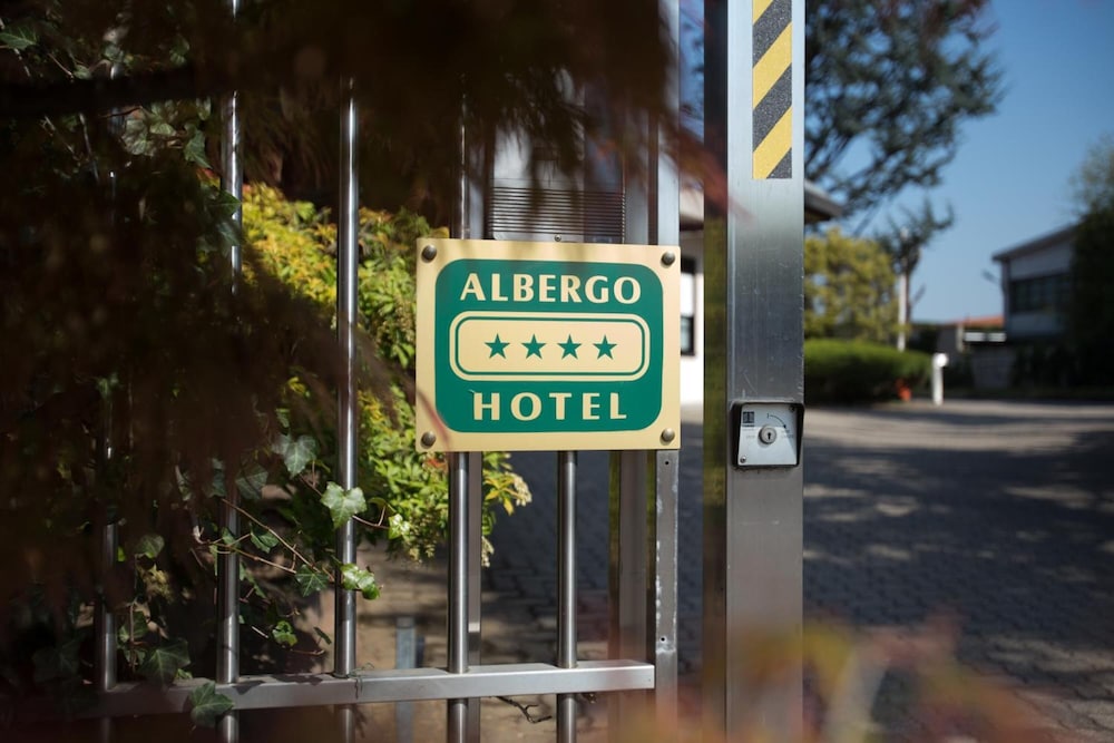 Airport Hotel Motel Malpensa — Hotel building in Lonate Pozzolo, Lombardy