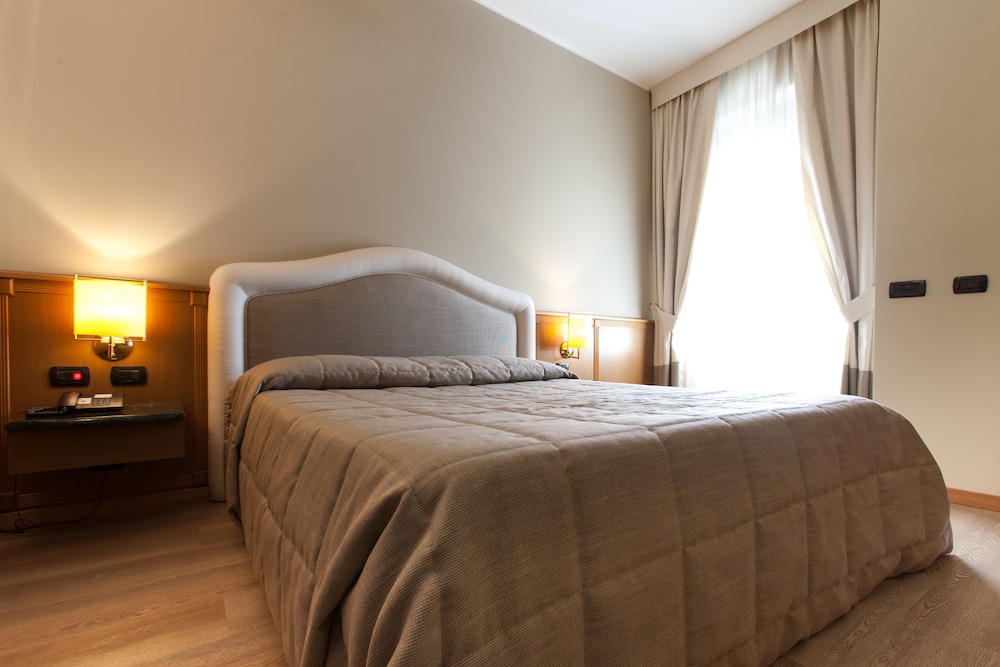 Airport Hotel Motel Malpensa — Hotel rooms in Lonate Pozzolo, Lombardy