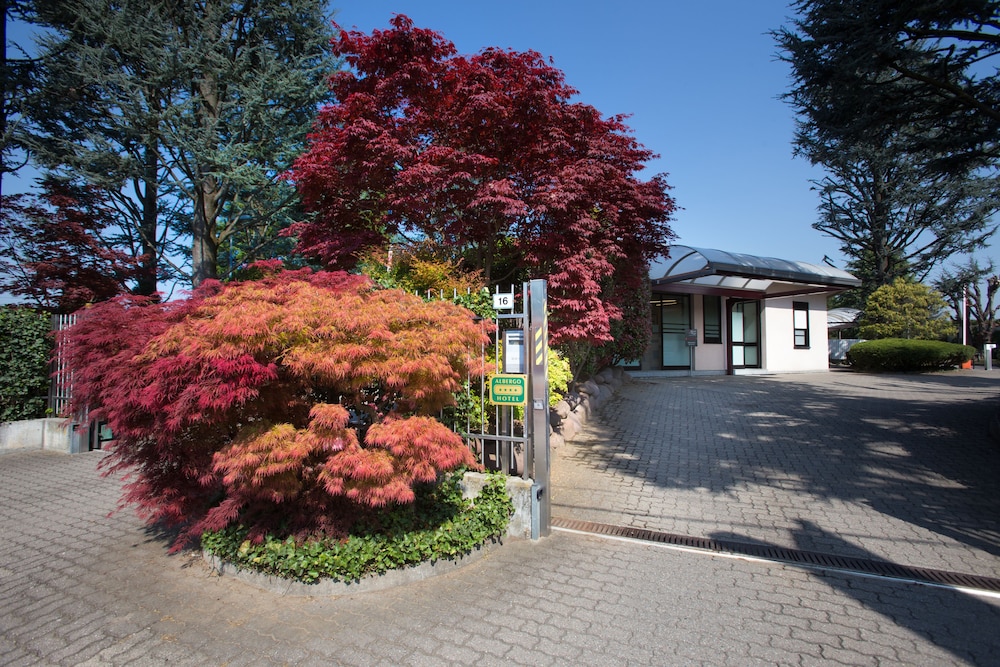 Airport Hotel Motel Malpensa — Hotel building in Lonate Pozzolo, Lombardy