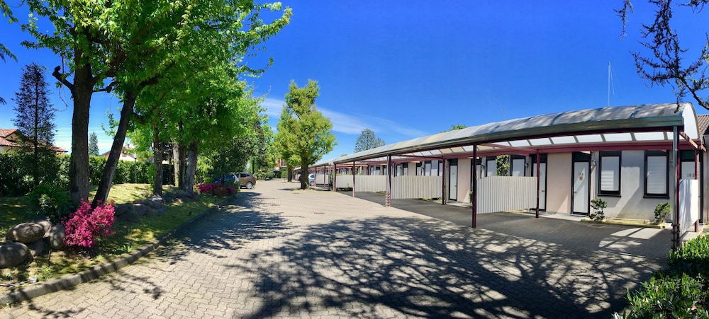 Airport Hotel Motel Malpensa — Hotel building in Lonate Pozzolo, Lombardy