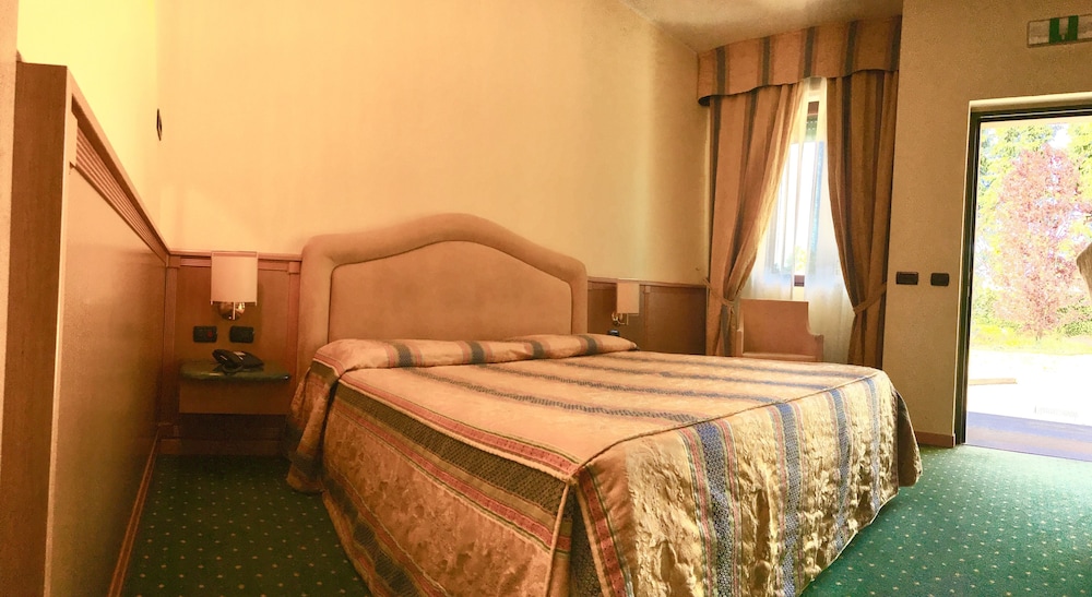 Airport Hotel Motel Malpensa — Hotel rooms in Lonate Pozzolo, Lombardy