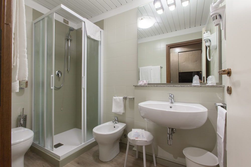 Airport Hotel Motel Malpensa — Hotel rooms in Lonate Pozzolo, Lombardy