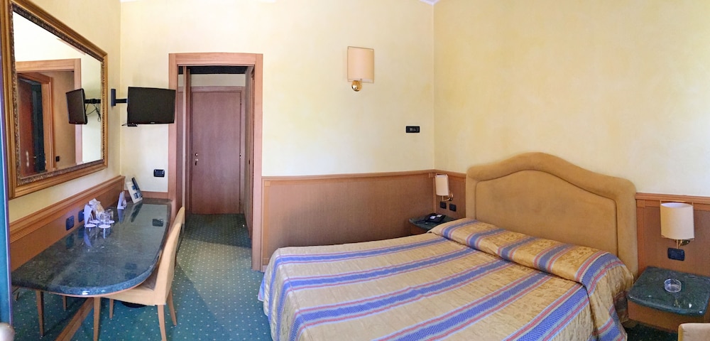 Airport Hotel Motel Malpensa — Hotel rooms in Lonate Pozzolo, Lombardy