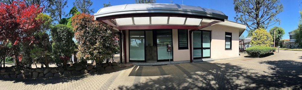 Airport Hotel Motel Malpensa — Hotel building in Lonate Pozzolo, Lombardy
