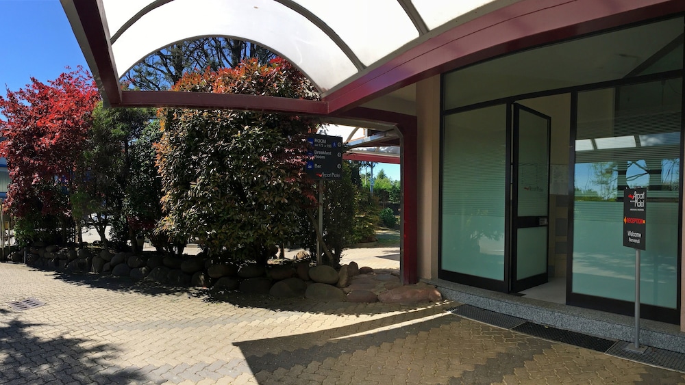 Airport Hotel Motel Malpensa — Hotel building in Lonate Pozzolo, Lombardy