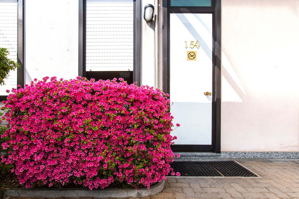 Airport Hotel Motel Malpensa — Hotel building in Lonate Pozzolo, Lombardy