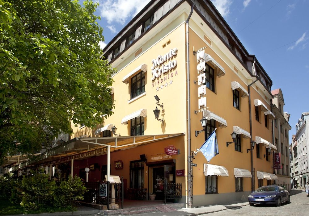 Monte Kristo Hotel