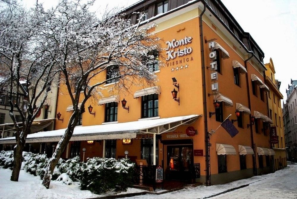 Monte Kristo Hotel