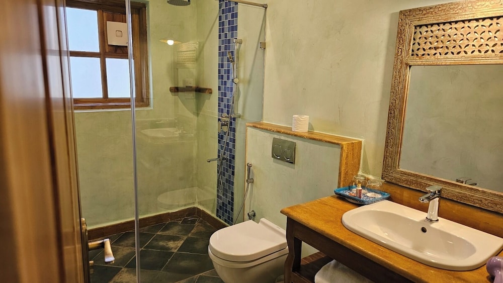 Golden Tulip Goa Mandrem — Hotel rooms in Mandrem, Goa