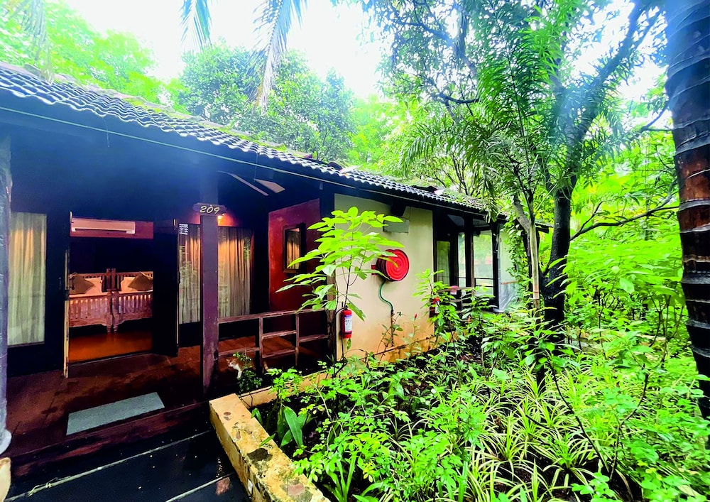 Golden Tulip Goa Mandrem — Hotel building in Mandrem, Goa