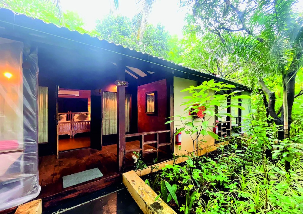 Golden Tulip Goa Mandrem — Hotel building in Mandrem, Goa