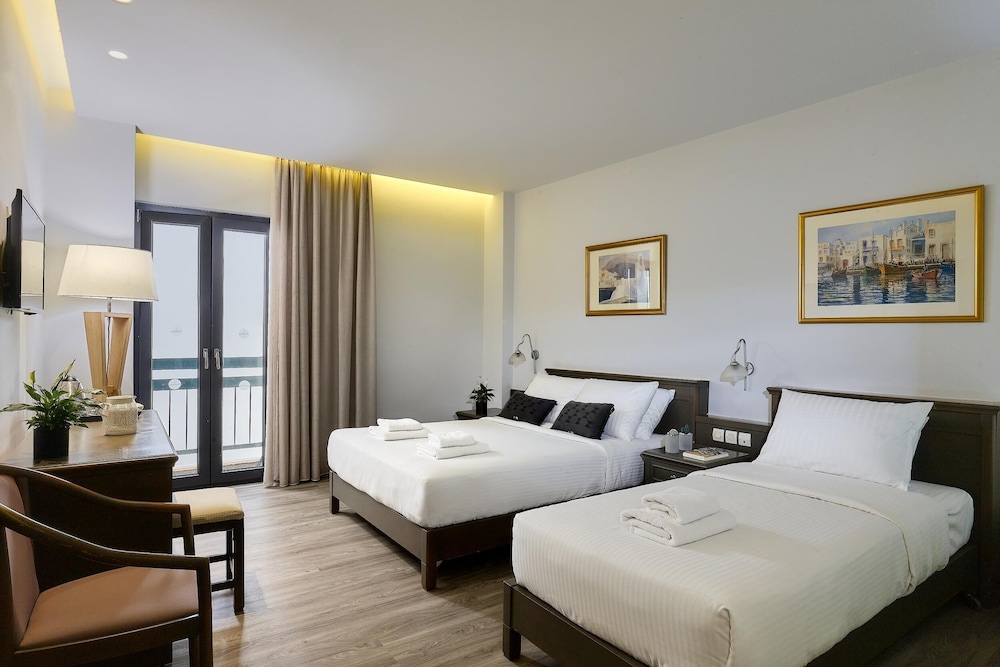 Castello City Hotel — Hotel rooms in Heraklion