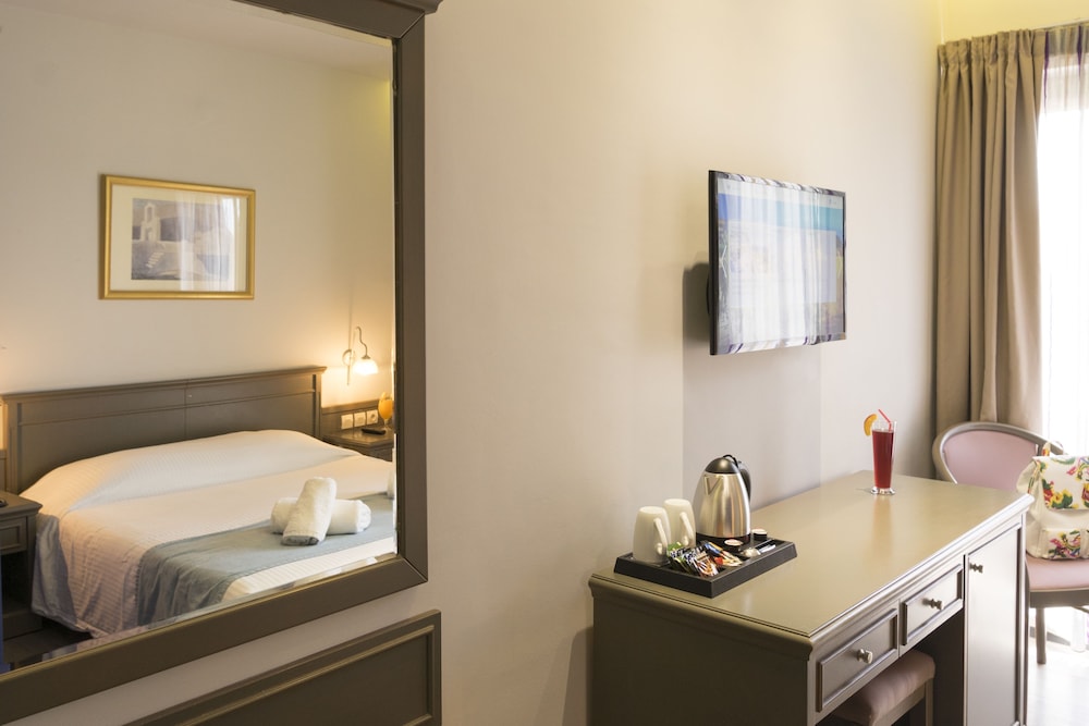 Castello City Hotel — Hotel rooms in Heraklion