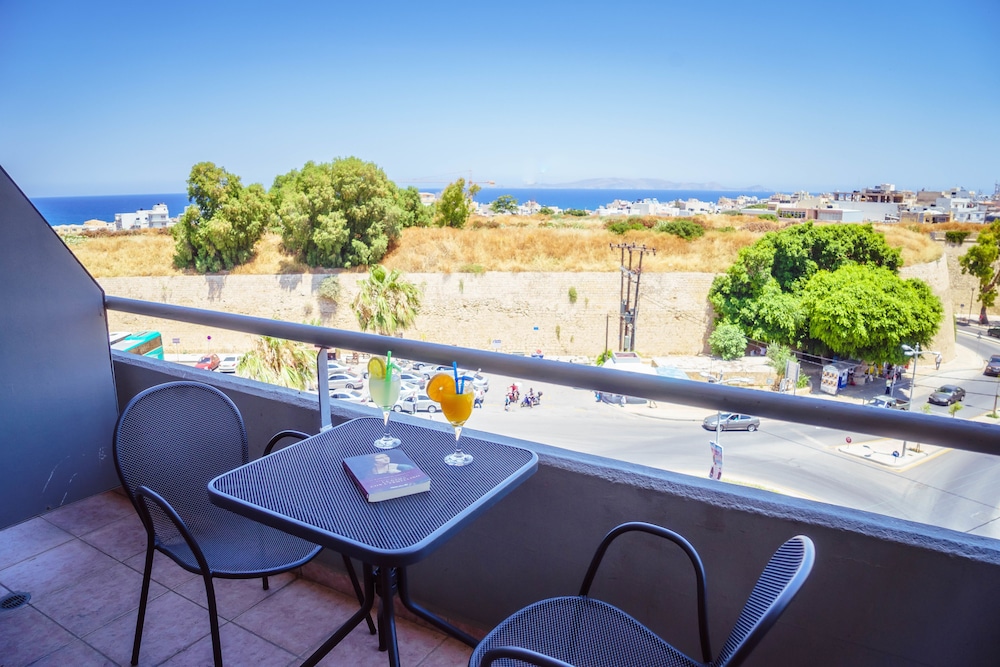 Castello City Hotel — Restaurant & bars in Heraklion