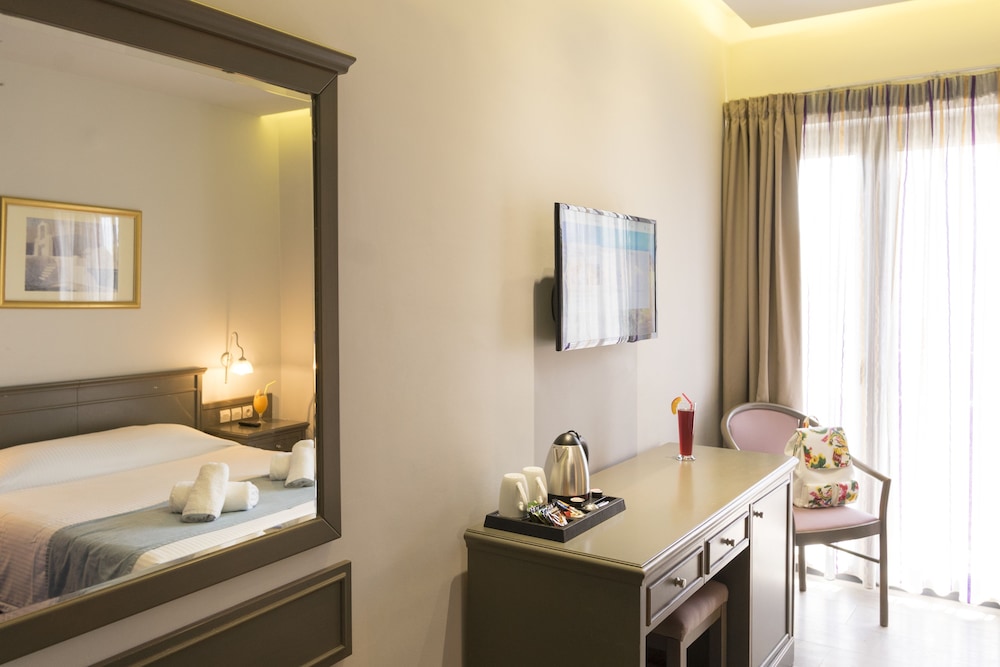 Castello City Hotel — Hotel rooms in Heraklion