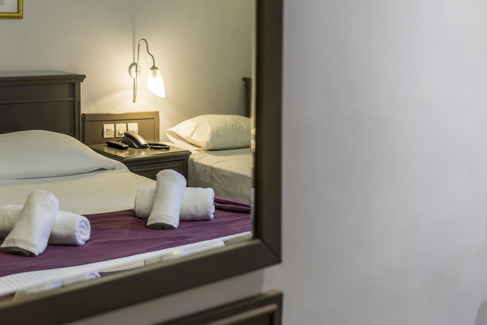 Castello City Hotel — Hotel rooms in Heraklion