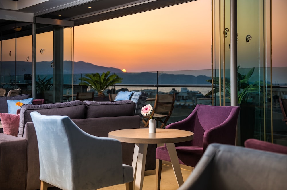 Castello City Hotel — Restaurant & bars in Heraklion