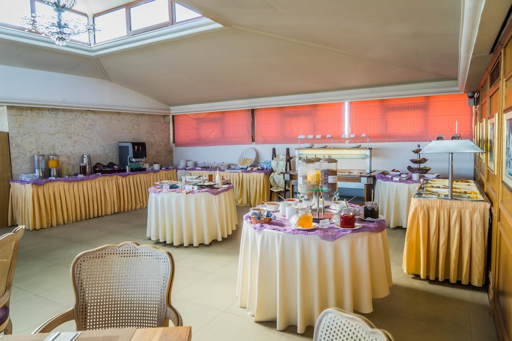 Castello City Hotel — Restaurant & bars in Heraklion