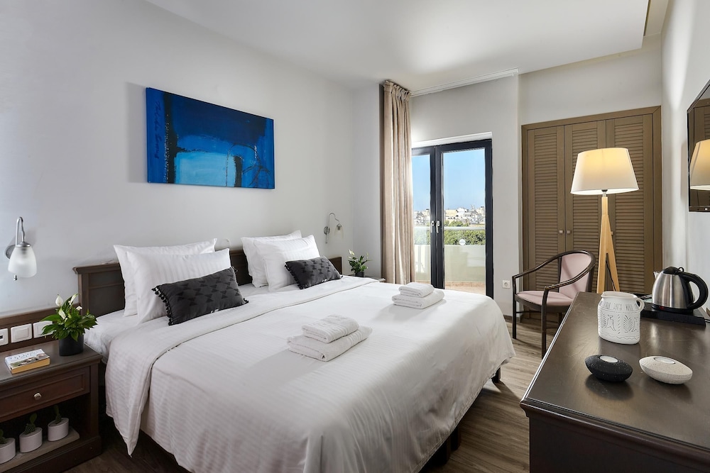 Castello City Hotel — Hotel rooms in Heraklion