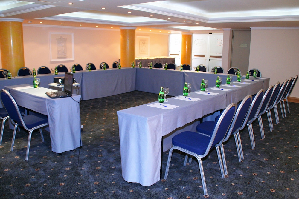 Castello City Hotel — Hotel building in Heraklion