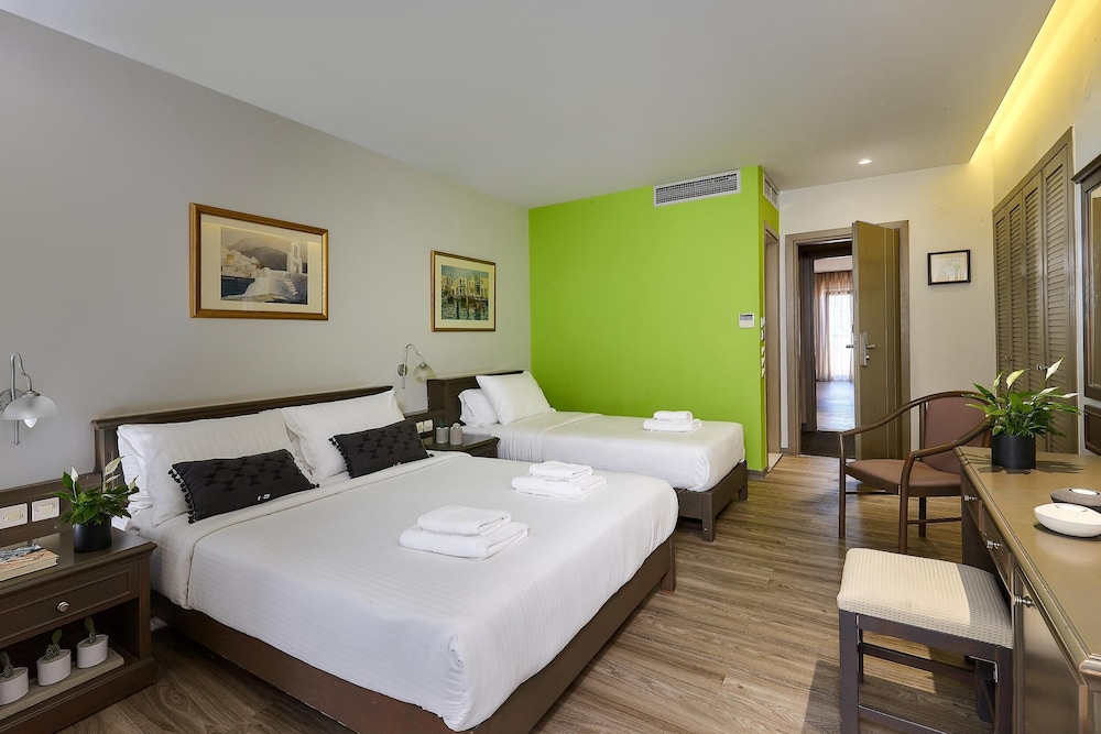 Castello City Hotel — Hotel rooms in Heraklion