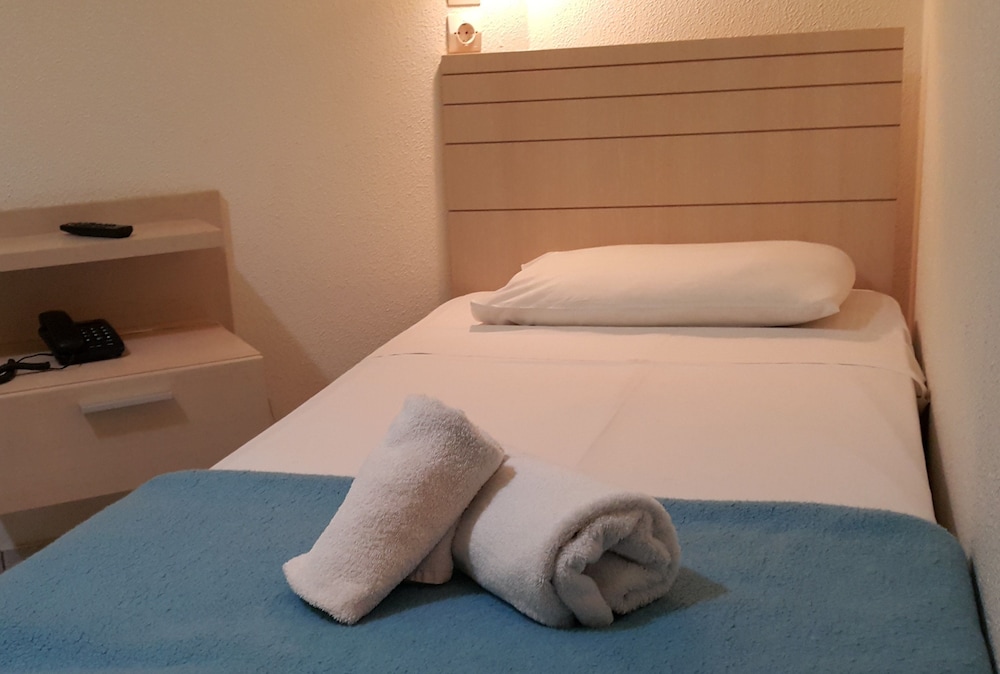 Castello City Hotel — Hotel rooms in Heraklion