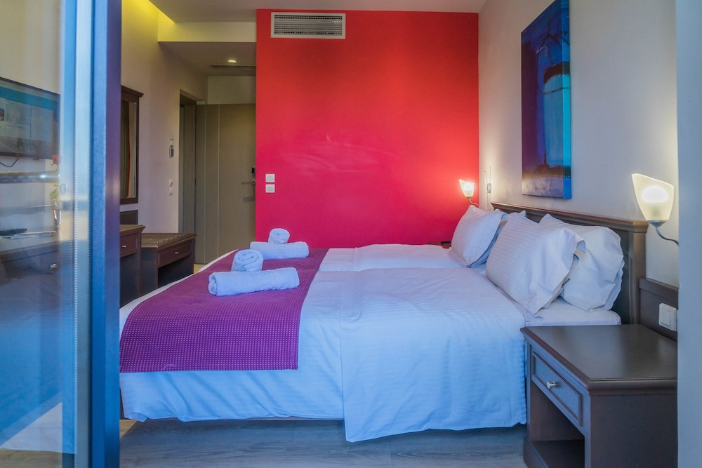 Castello City Hotel — Hotel rooms in Heraklion