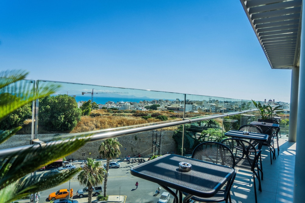 Castello City Hotel — Restaurant & bars in Heraklion
