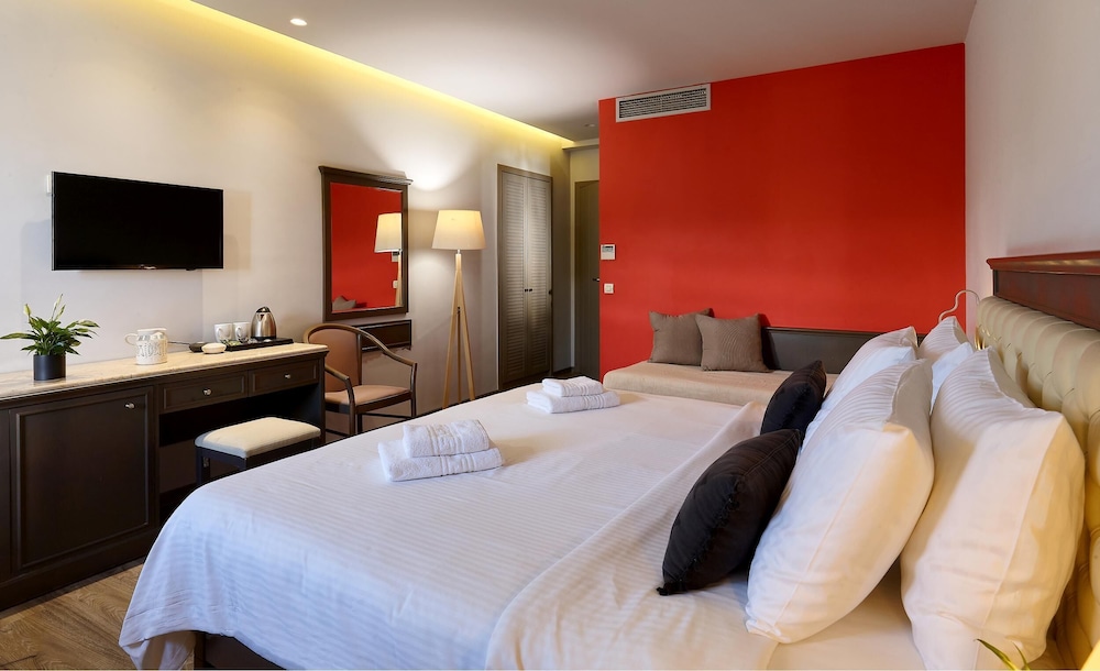 Castello City Hotel — Hotel rooms in Heraklion