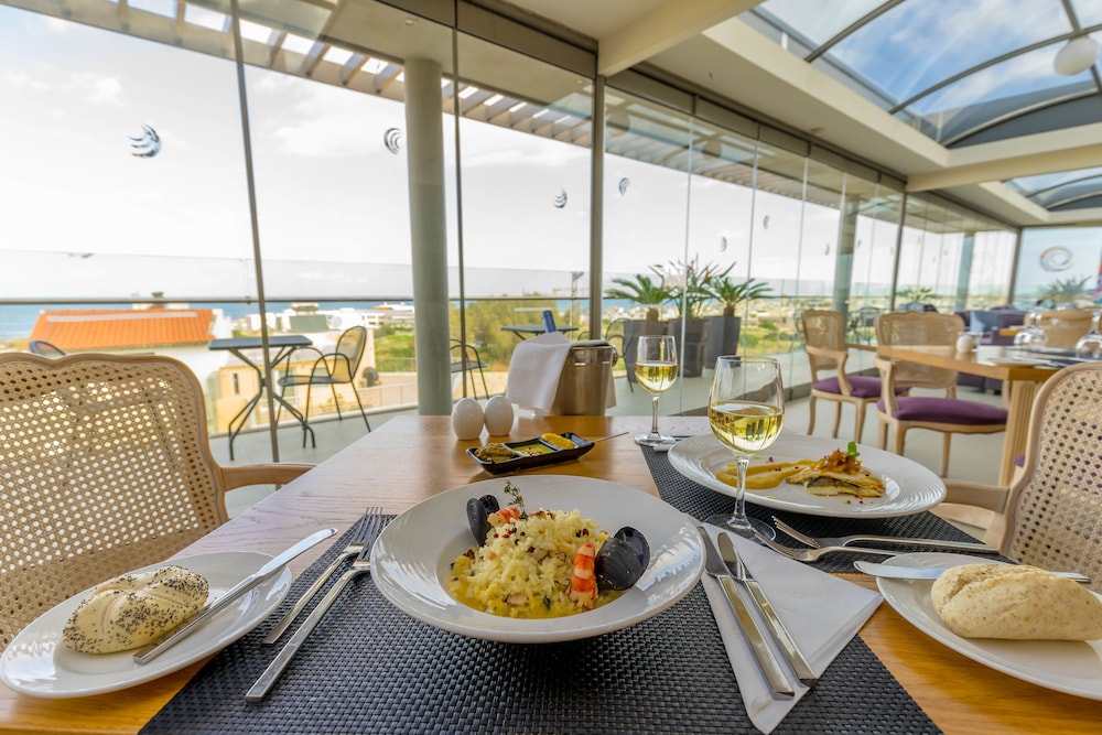 Castello City Hotel — Restaurant & bars in Heraklion