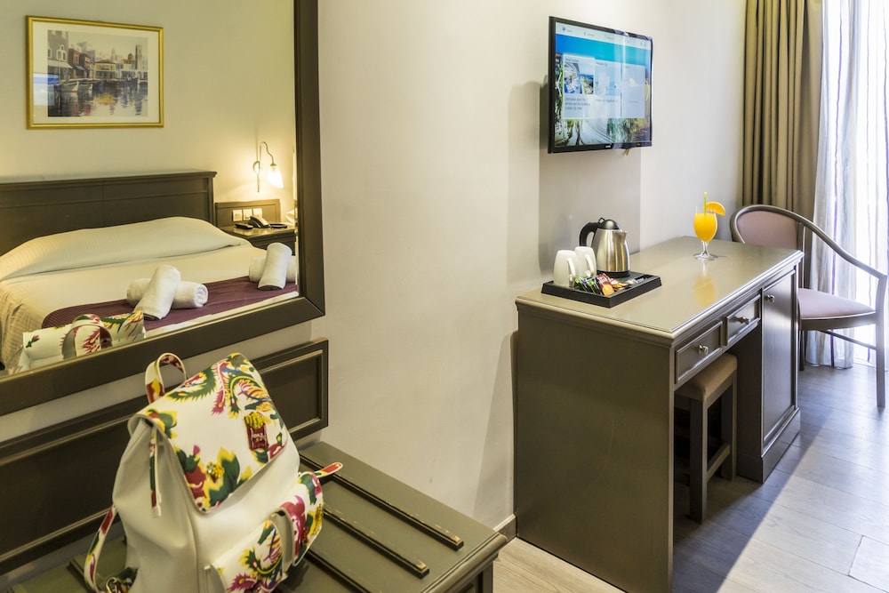 Castello City Hotel — Hotel rooms in Heraklion
